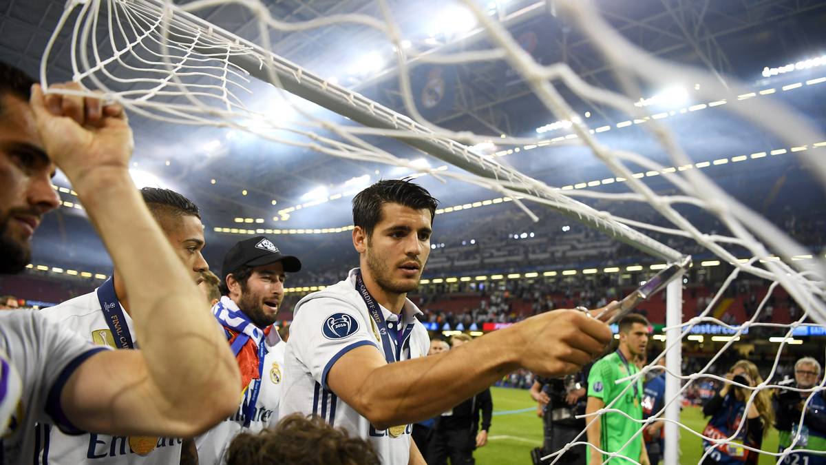 Als Favorit gilt derzeit Belotti, den sein aktueller Verein, der FC Turin, bei der Trikotpräsentation schon nicht mehr ins Bild setzte. Doch auch die Gerüchte um Alvaro Morata (im Bild) werden immer heißer. Laut "Gazzetta dello Sport" winkt dem Real-Star ein Jahresgehalt von 10 Millionen Euro