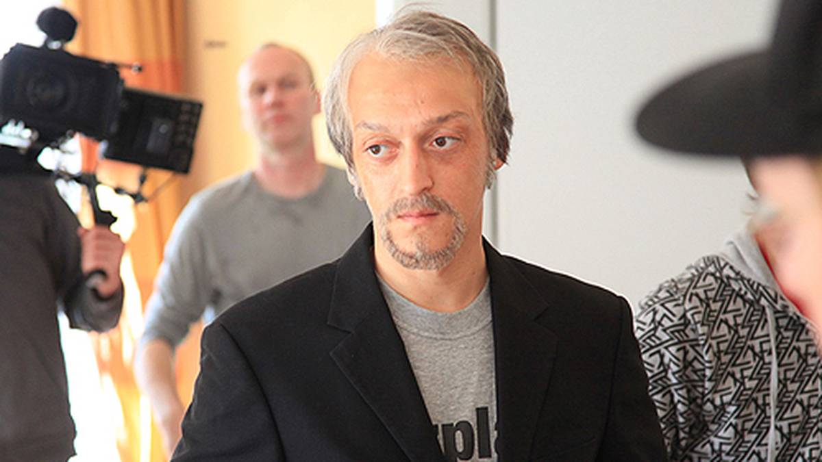 Auch die Werbung entdeckt Özil für sich - und lässt ihn beim Fotoshooting gleich mal alt aussehen