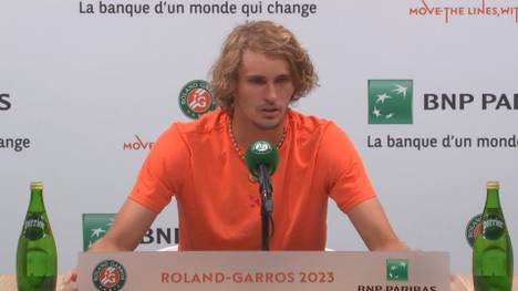 Nur ein Jahr nach seiner schweren Verletzung kämpfte sich Alexander Zverev wieder unter die besten Vier der French Open. Darauf angesprochen reagierte der 26-Jährige jedoch gereizt.