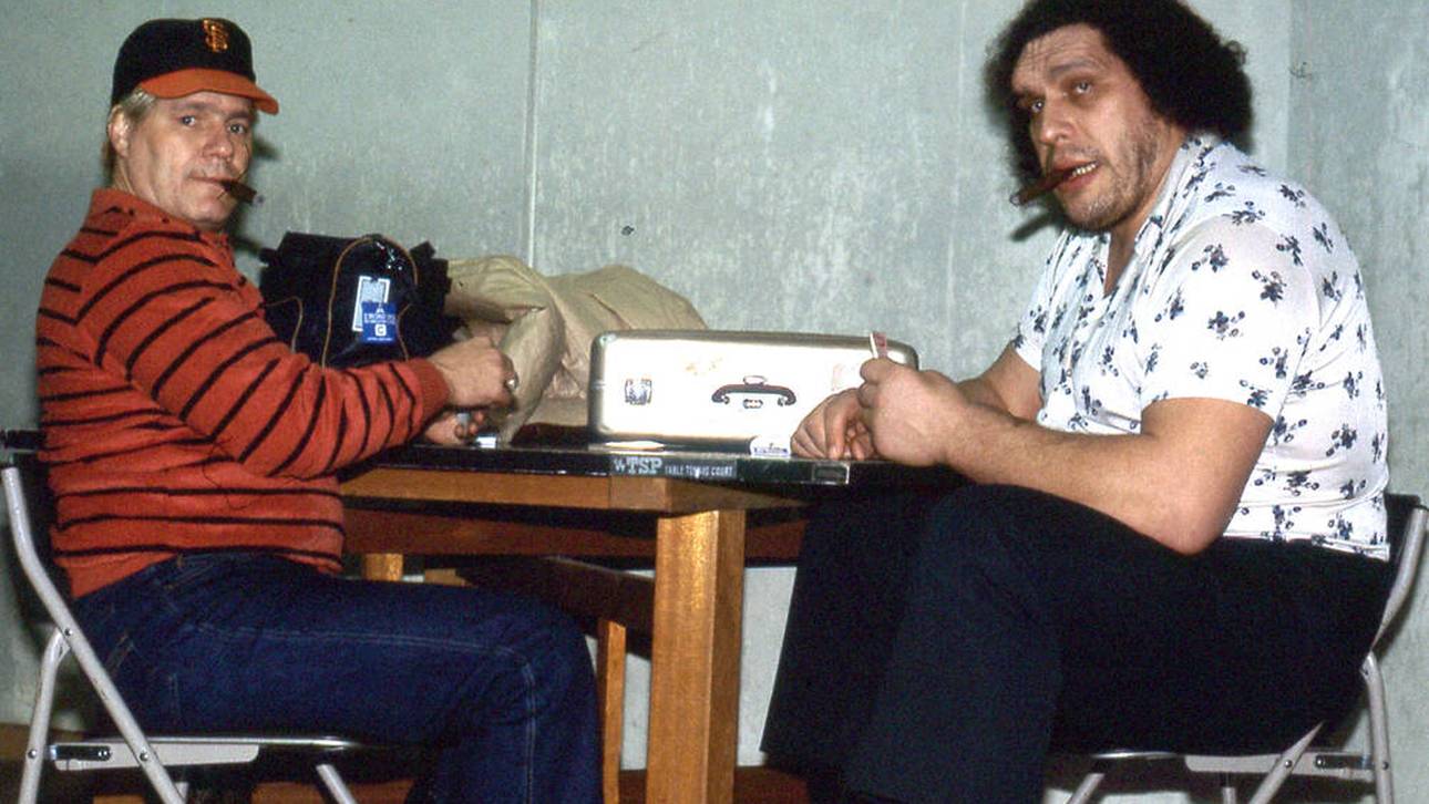 Pat Patterson (l.) und Wrestling-Legende André the Giant im Jahr 1981