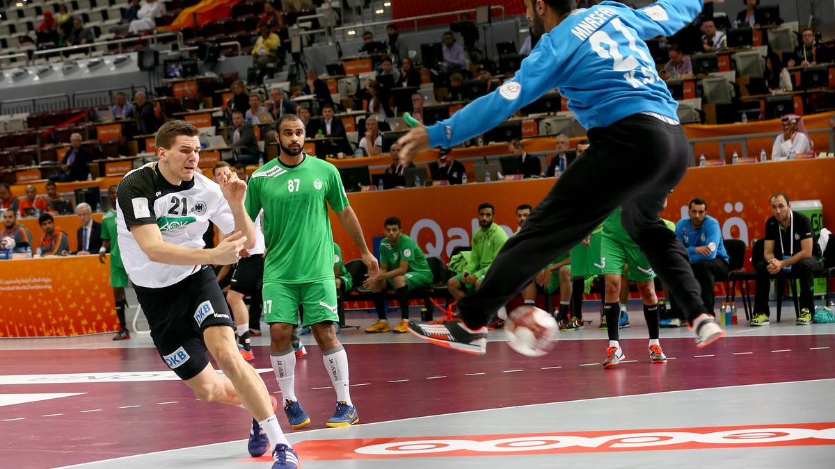 Erik Schmidt verlädt mit einer gekonnten Täuschung Saudi Arabiens Keeper und hat ganz viel Platz, um den Ball unter dem Schlussmann hindurch in die Maschen zu bugsieren