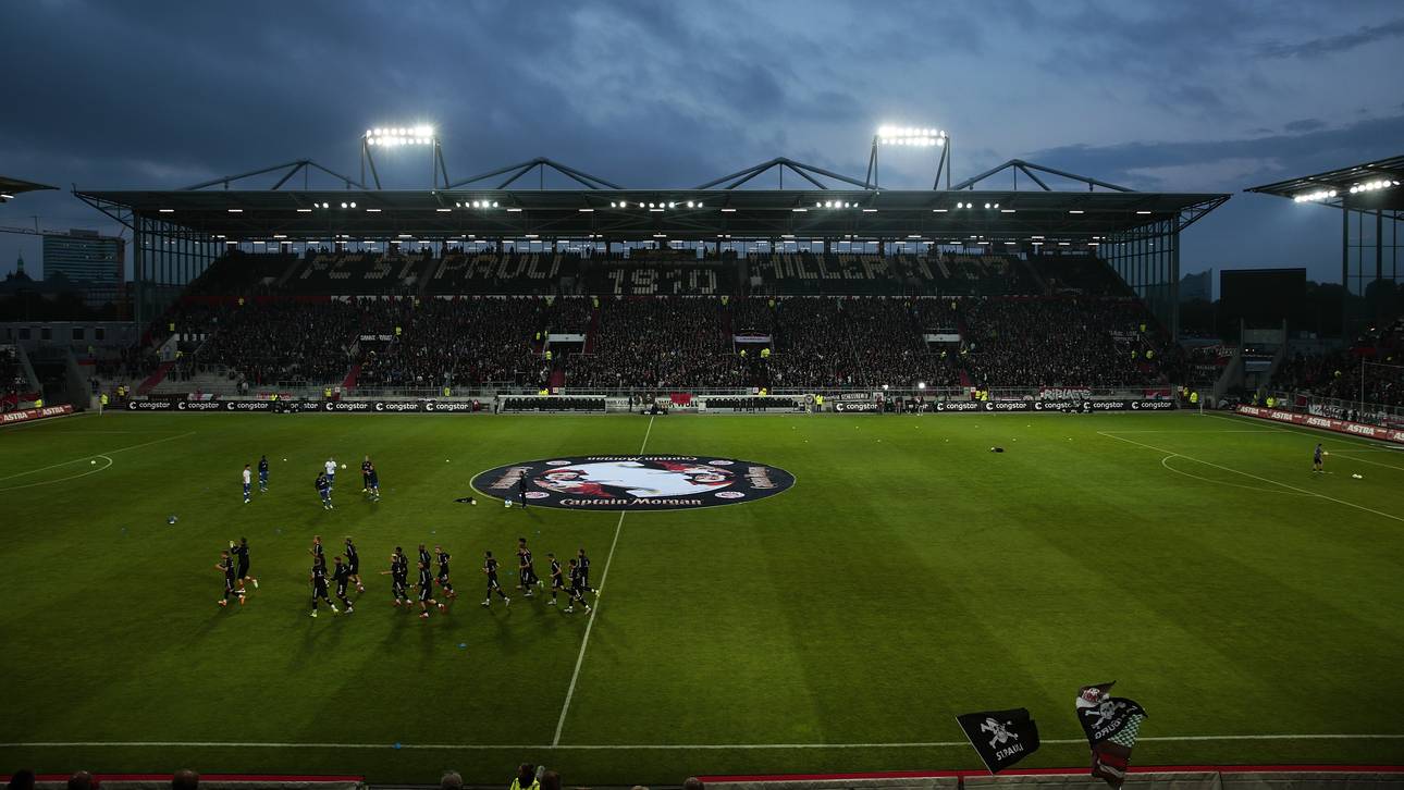 Pauli-Fanclubs gegen Hamburg 2024