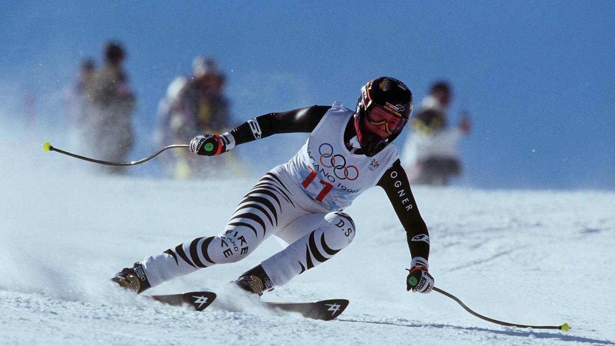 Vor allem den Olympischen Spielen in Nagano 1998 drückte sie mit zweimal Gold (Abfahrt, Kombination) und Bronze (Riesenslalom) ihren Stempel auf. Leider musste die Speed-Spezialistin nach einer Verletzung im Sommertrainingslager 1998 frühzeitig ihre Karriere beenden. 2018 wurde sie in die deutsche Hall of Fame des Sports aufgenommen
