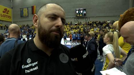 Der Allianz MTV Stuttgart verteidigt seinen Titel in der Volleyball Bundesliga in einem hochklassigen Saisonfinale. Kein Wunder also, dass Trainer Konstantin Bitter im Interview vor Stolz auf sein Team beinahe platzt.