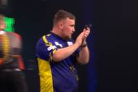 Luke Littler ist aktuell das Maß aller Dinge beim Grand Slam of Darts. Auch im zweiten Spiel gewinnt er deutlich, diesmal gegen Dimitri Van den Bergh.