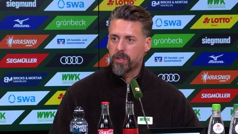 Der FC Augsburg wartet nach der Pleite gegen Dortmund weiter auf einen Befreiungsschlag. Trainer Sandro Wagner zeigt sich frustriert, seinen Spielern nicht zu einem Sieg verhelfen zu können.