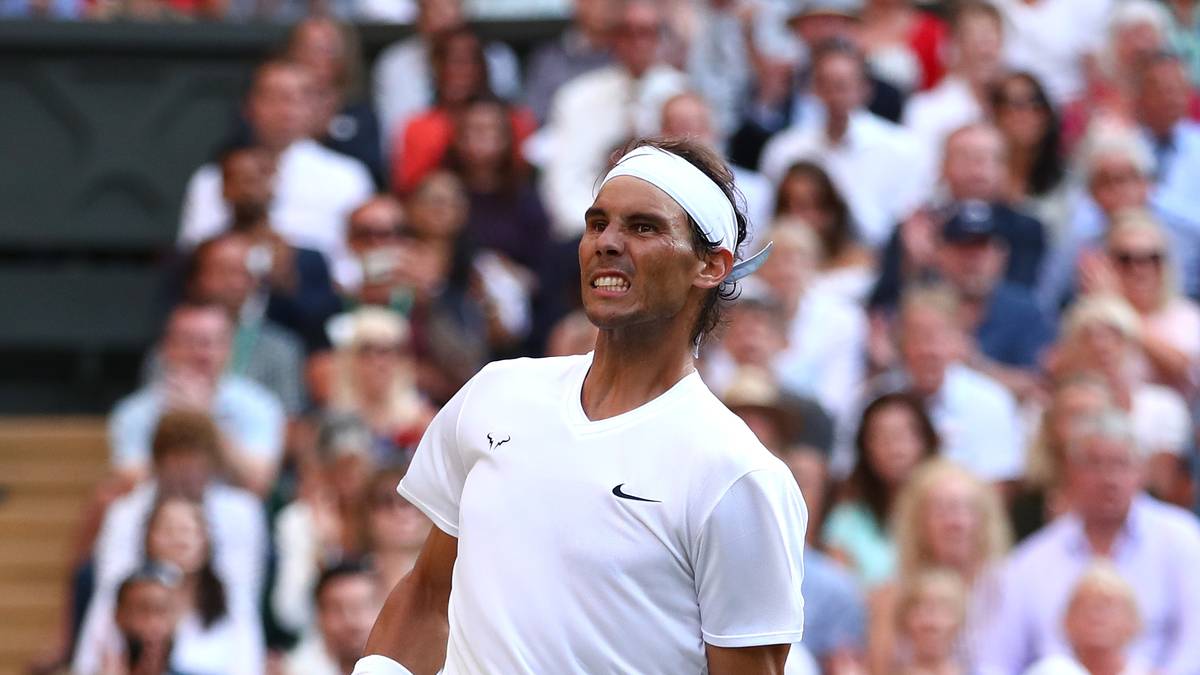 Nachdem Satz eins erst im Tie-Break entschieden wird, liefert Nadal im zweiten Satz eine wahre Gala ab und gleicht mit 6:1 nach Sätzen aus. Es stellt sich durchaus die Frage, ob sich Federer davon erholen wird