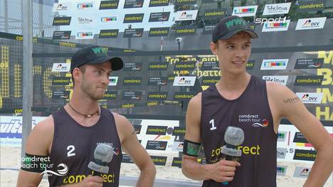 Julius Thole und Clemens Wickler gewinnen in ihrem letzten Gruppenspiel nach einem spannenden Schlussatz gegen die Zwillinge David und Benett Poniewaz. Im Halbfinale spielen sie am Sonntag gegen das Duo Ehlers/Flüggen.