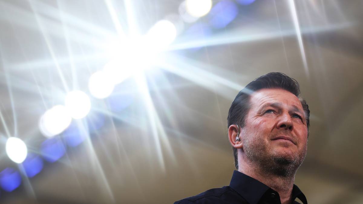 Christian Titz, zuvor Trainer der zweiten Mannschaft, bringt den der Zweitklassigkeit entgegen taumelnden Dino wieder einigermaßen in die Spur