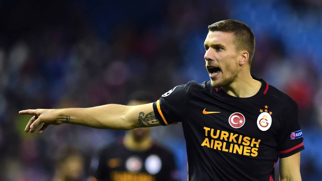 Podolski fällt einen Monat aus