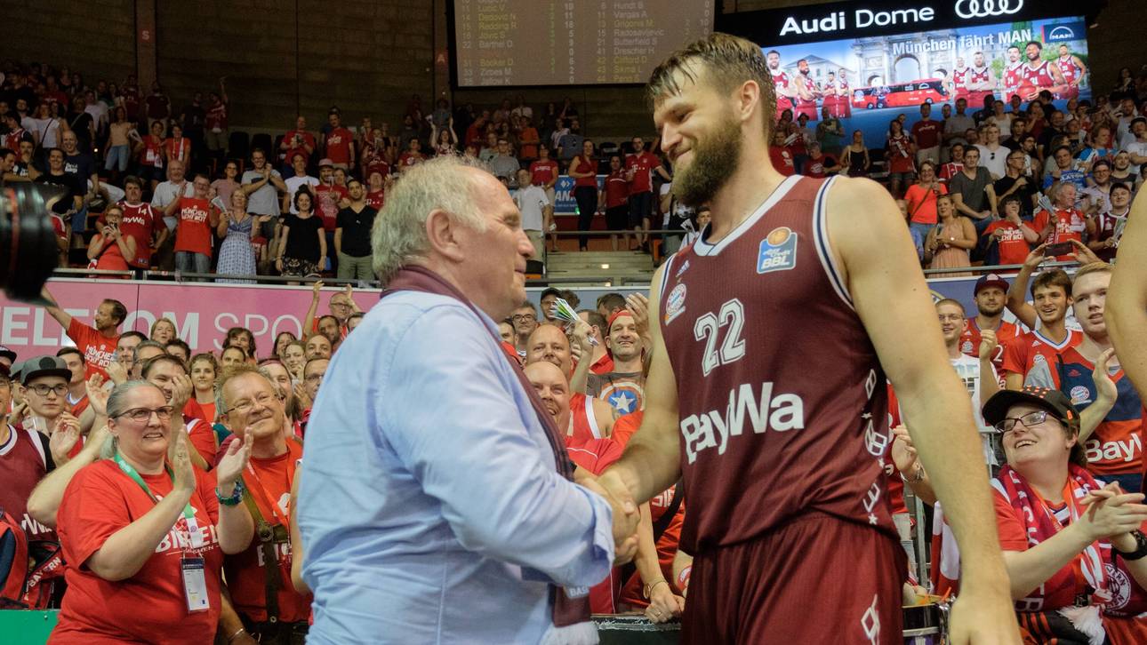 Danilo Barthel bekam nach dem zweiten Sieg gegen ALBA Berlin auch einen Glückwunsch von FC-Bayern-Präsident Uli Hoeneß