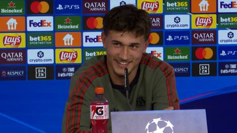 Tom Bischof spricht über das Verhältnis zu Aleksandar Pavlovic und Lennart Karl. Zudem verrät er wer der beste Uno-Spieler des Trios ist.