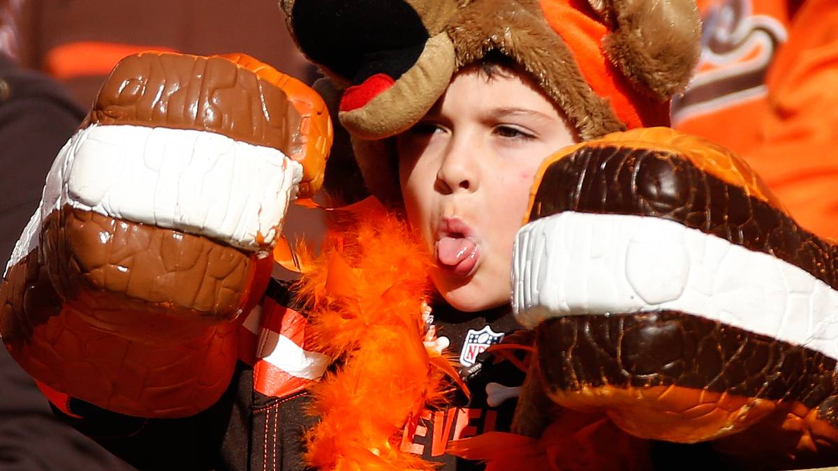 Dieser junge Fan der Cleveland Browns ist gerüstet für das Spiel gegen die Arizona Cardinals. Doch seinem Team fehlt der richtige Punch