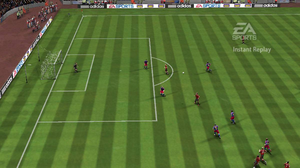 FIFA 06: Für die Version passend zur WM in Deutschland wurde das Spiel einem kompletten Overhaul unterzogen. So gab es erstmals die "Teamchemie" im Karrieremodus sowie eine erweiterte Version von diesem