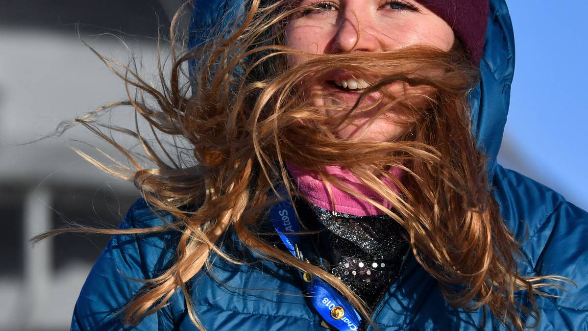 Auch an der Rumänin Ania Monica Caill ist zu sehen, wie stark der Wind bläst. Hier kann man ihr Gesicht zumindest noch teilweise erkennen...