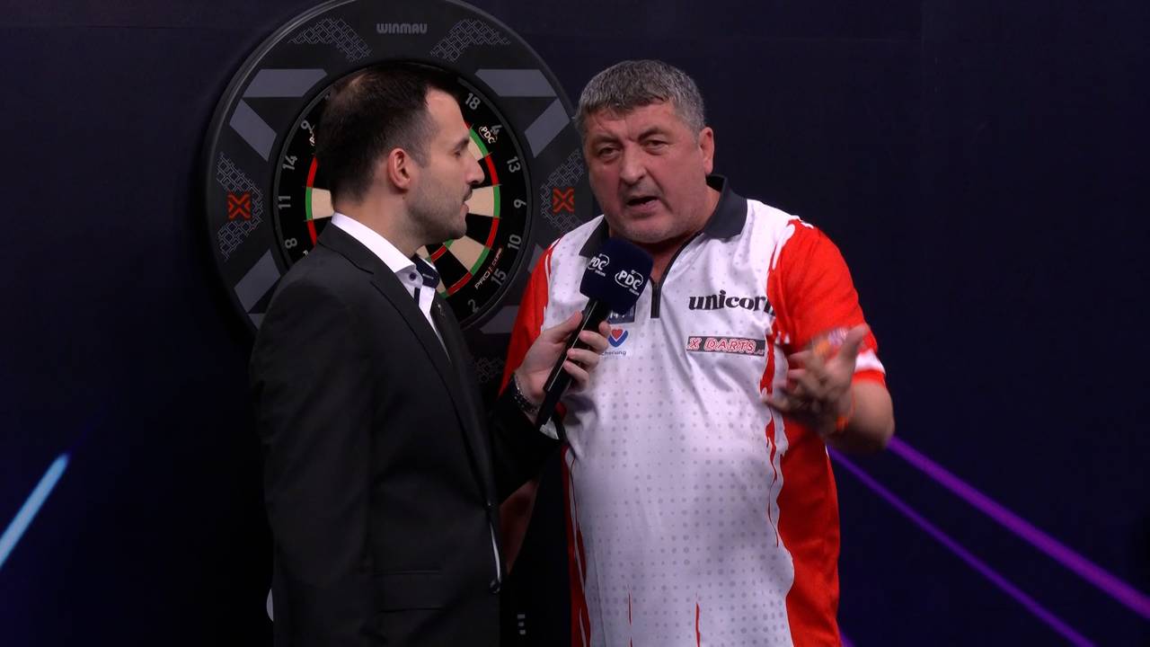 Entgleisung von Darts-Star Suljovic: Moderator greift ein!