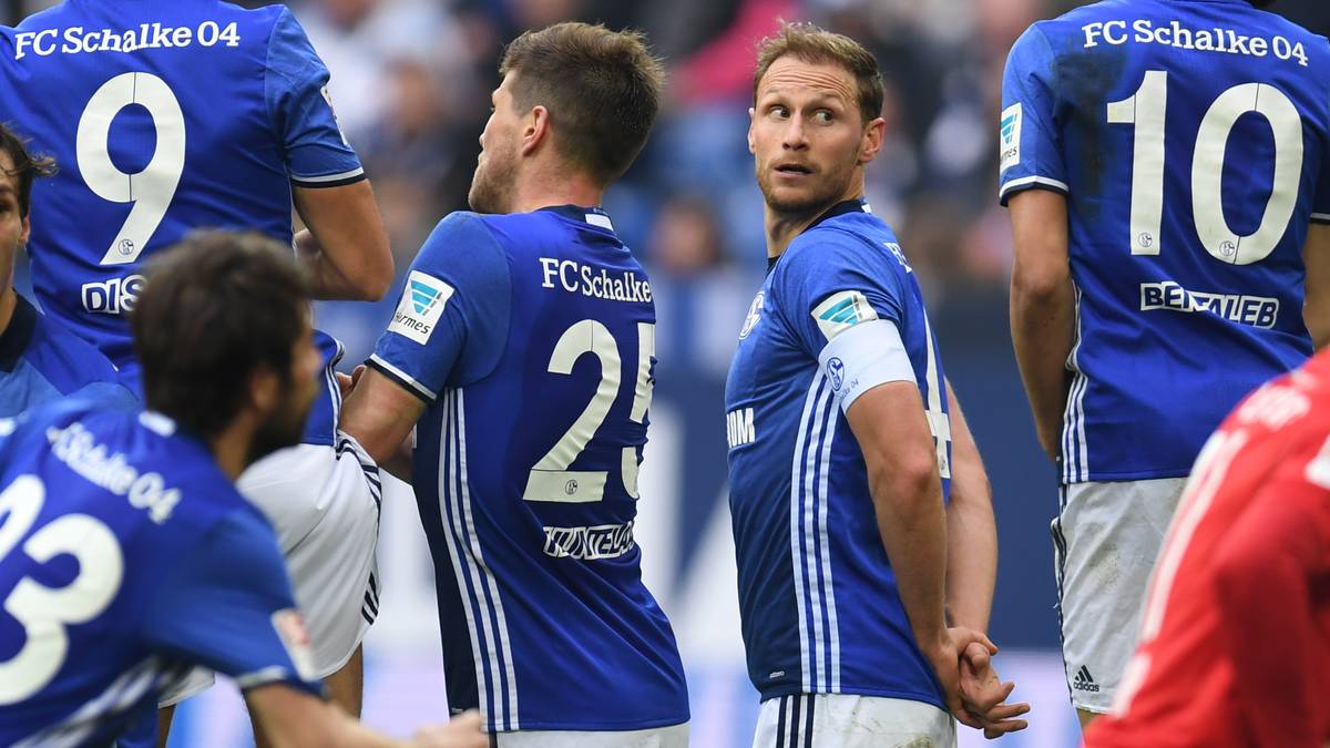 Der ausgemusterte Ex-Kapitän Benedikt Höwedes ist erfolgreich an Lokomotive Moskau abgegeben worden