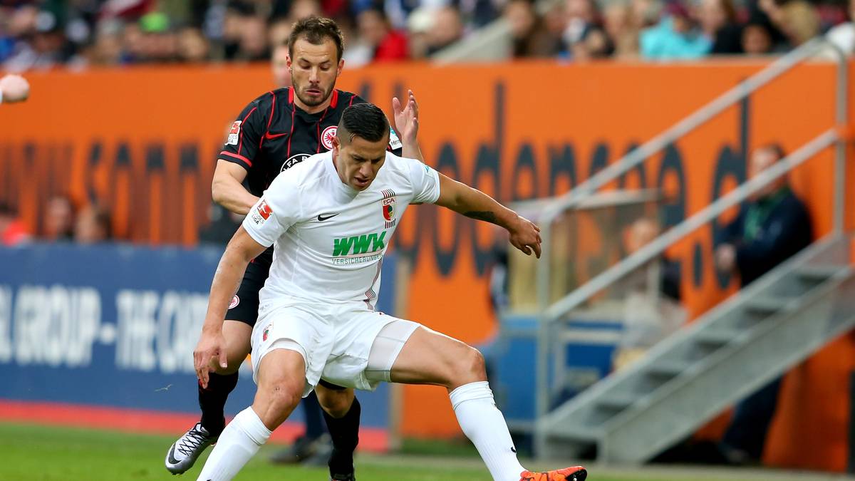 Kaum anders sieht es zu Beginn der Partie zwischen Augsburg und Frankfurt aus