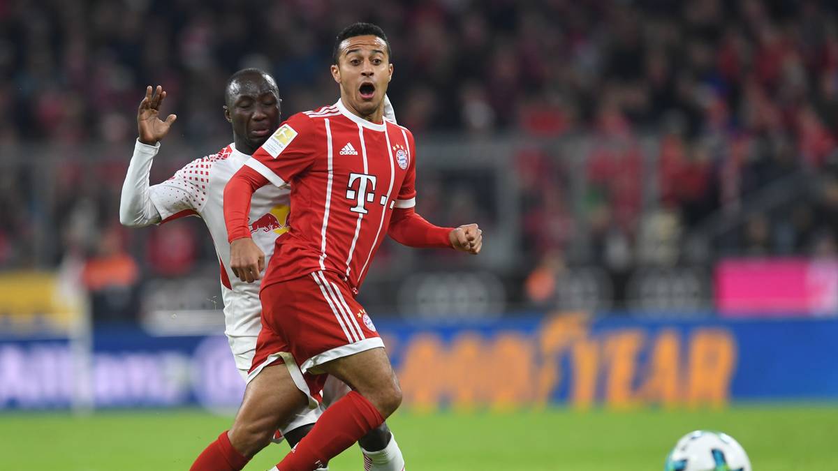 PLATZ 3 - THIAGO (Bayern München): Unter Ancelotti noch mit durchwachsenen Leistungen, spielt er seit dem Trainerwechsel groß auf. Ist die zentrale Anlaufstelle beim Rekordmeister. Zweikampfstark in der Defensive, kreativ im Spiel nach vorn