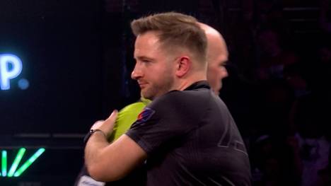 Arno Merk scheidet bei der Darts-WM aus. Der Deutsche lässt immer wieder sein Können aufblitzen, muss sich aber dem dreimaligen Weltmeister Michael van Gerwen geschlagen geben.