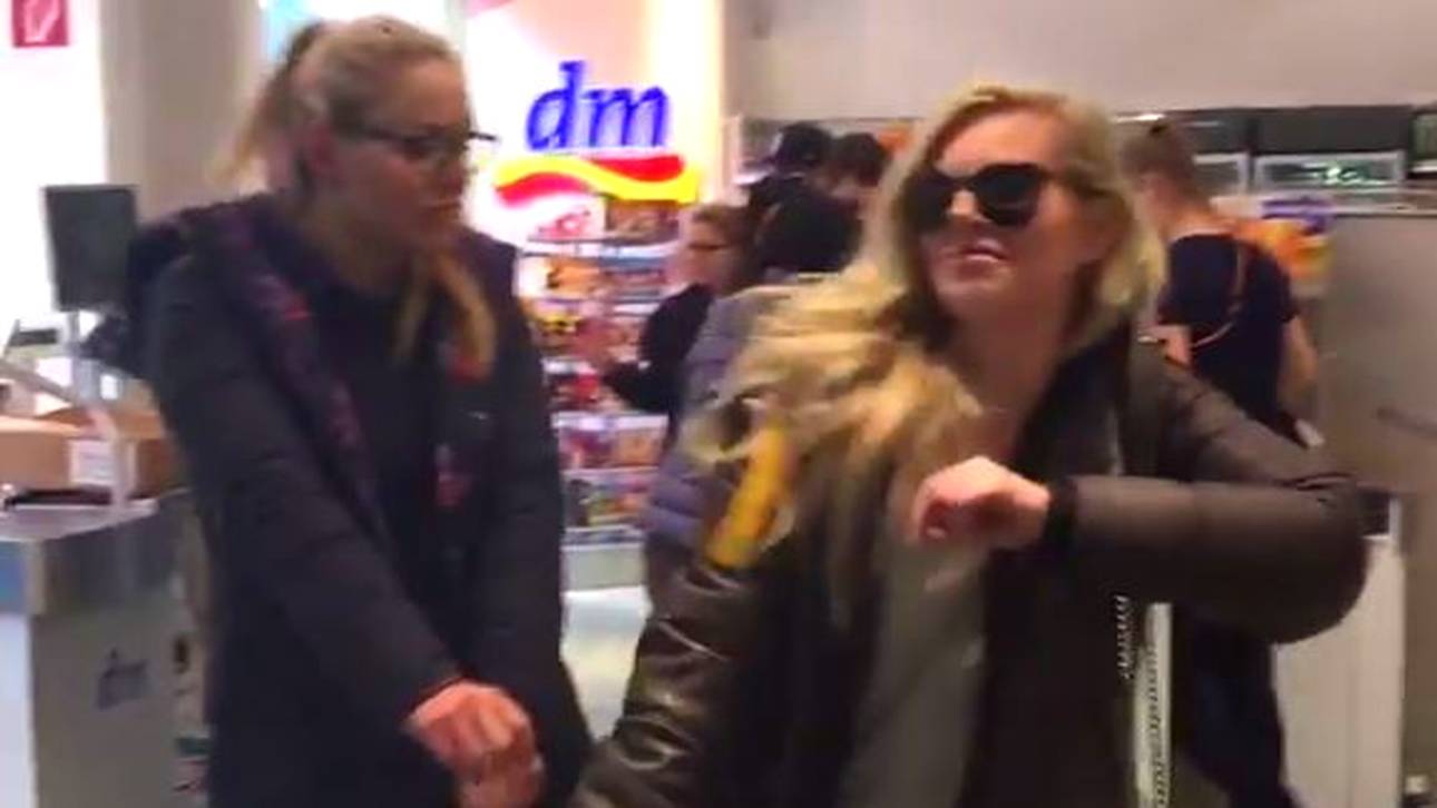 Vonn tanzt in Drogeriemarkt