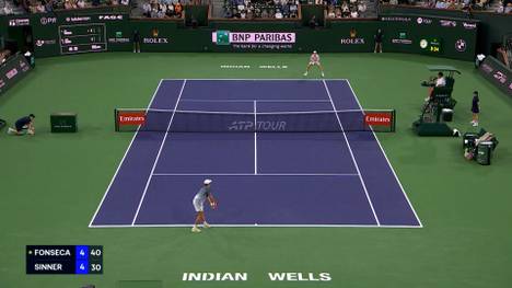 Beim ATP-1000-Turnier in Indian Wells schlägt der Weltranglistenzweite Jannik Sinner das Brasilianische Top-Talent Joao Fonseca und trifft nun im Viertelfinale auf Learner Tien.