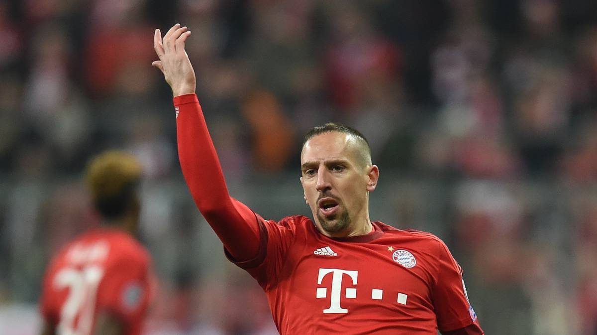 FRANCK RIBERY: Auch mit 32 immer noch der Filou, der er schon mit 23 war, als er auf die Bundesligabühne schwebte und sich in die Herzen der Bayernfans dribbelte und trickste. Endlich wieder fit und voll in seinem Element.  Bayern-Legende, jetzt schon.
