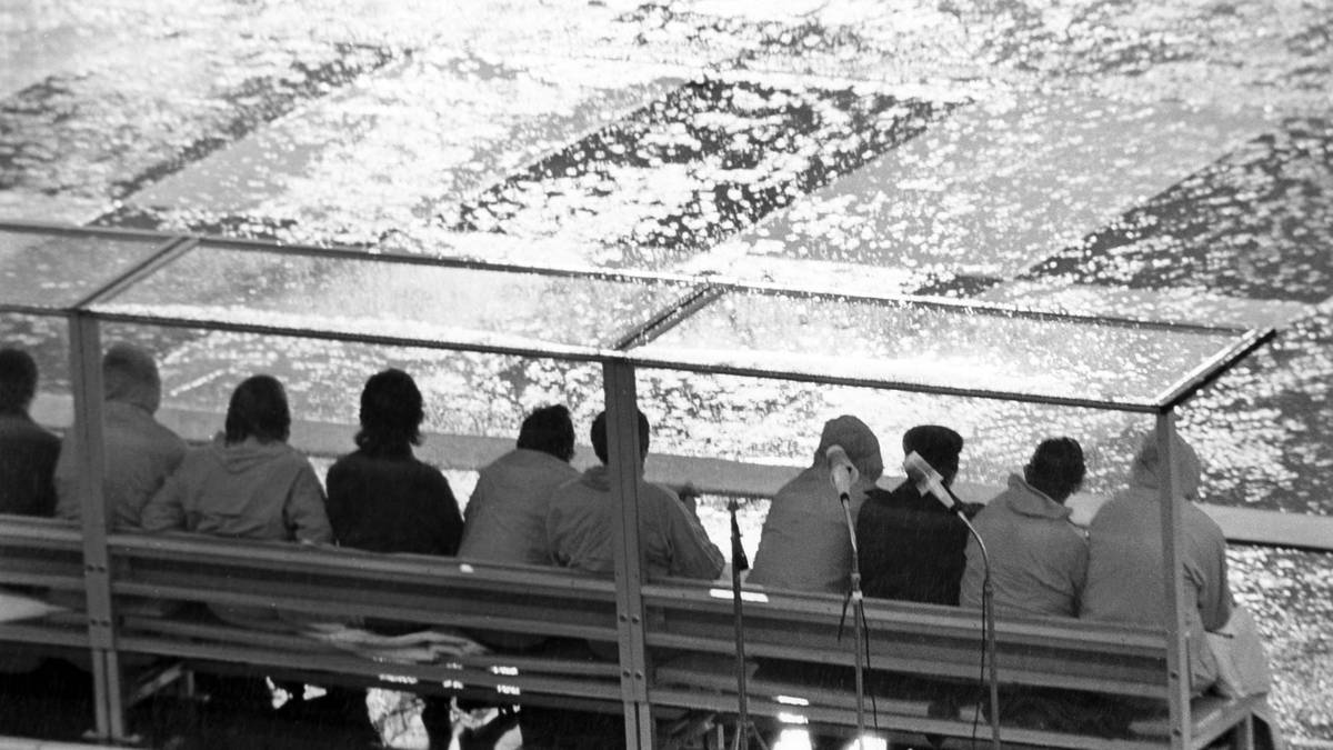 PLATZ 6,  2. WM-FINALRUNDE 1974 / Deutschland - Schweden 4:2 (0:1): Ein Meilenstein auf dem Weg zum WM-Titel. Die Tartanbahn in der Riesenschüssel Düsseldorfer Rheinstadion steht unter Wasser, irgendwann fliegt der Rasen in Fetzen umher. 