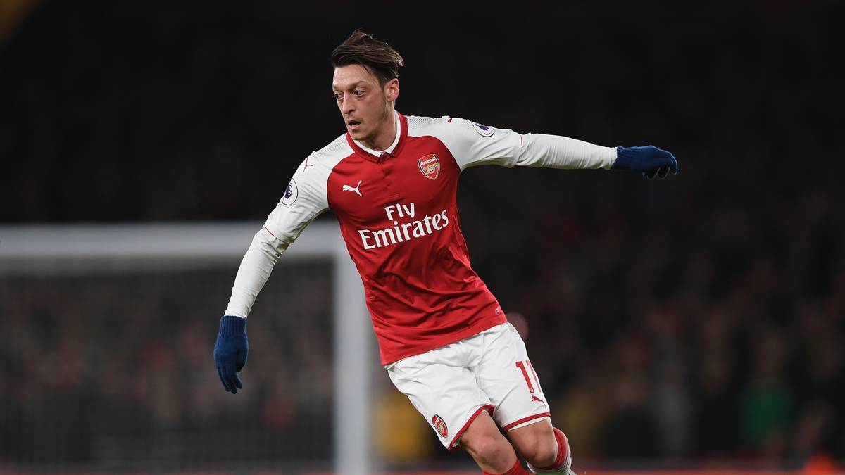 PLATZ 15 - MESUT ÖZIL (FC Arsenal/Deutschland): Spielt eine ordentliche, aber keine überragende Saison. Hätte sicher mehr als 4 Tore und 5 Vorlagen auf dem Konto, würde er in einer besseren Mannschaft spielen. Arsenal droht erneut die Champions-League-Plätze zu verpassen