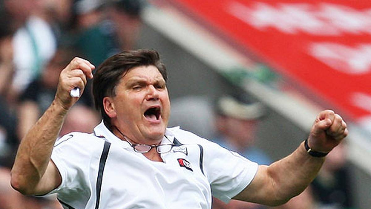 "In jedem Kader gibt es fünf richtig blöde Spieler. Von denen würde einer auf jeden Fall unter der Brücke landen, wenn er nicht Fußball spielen würde"