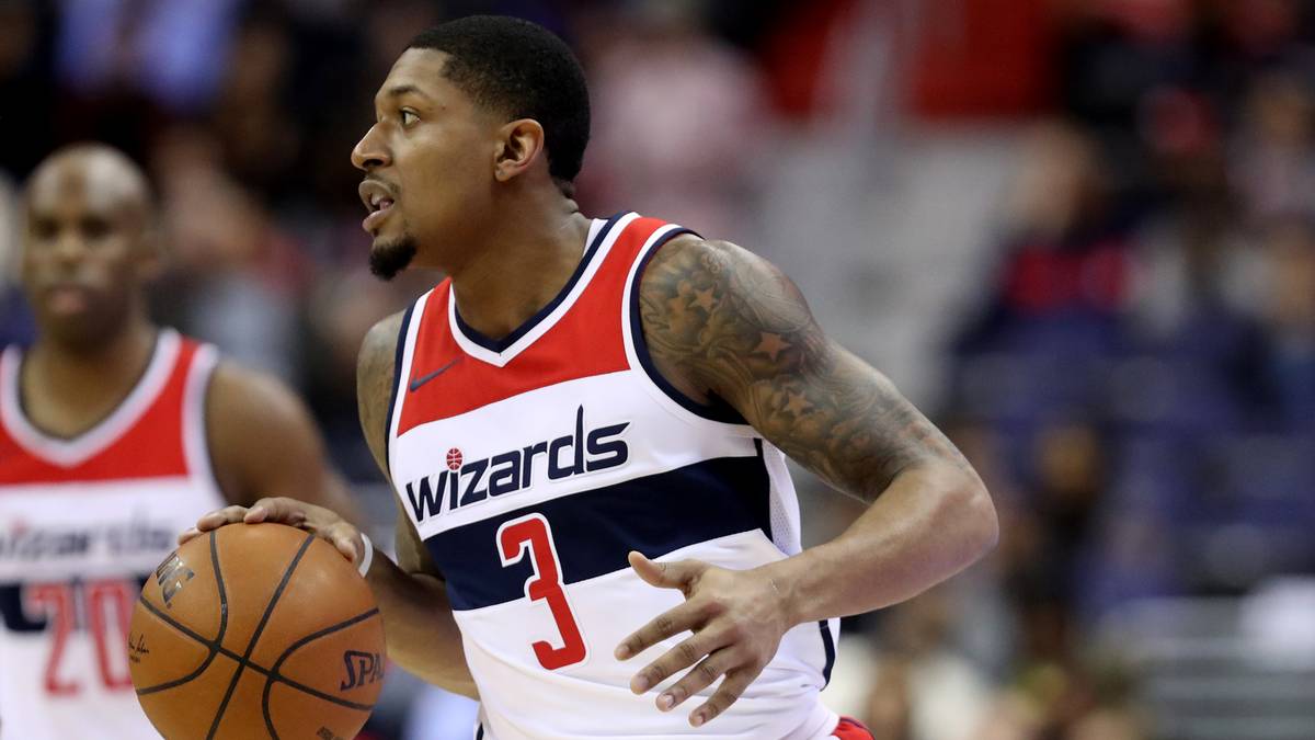 PLATZ 7 - WASHINGTON WIZARDS (36-26): Kein John Wall, kein Problem! Bradley Beal (Bild) hält das Team trotz des Ausfalls des Superstars auf Kurs. In zwölf Spielen ohne Wall sprangen acht Siege heraus, besonders das Teamspiel überzeugt. Bleibt die Frage: Wird sich der balldominante Wall bei seiner Rückkehr Mitte März einordnen können? Dann muss sogar Cleveland zittern