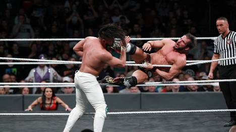 Johnny Gargano (r.) und Andrade Almas bestritten bei den NXT-Tapings ein Rückmatch
