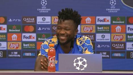 Unter Kasper Hjulmand scheint Bayer Leverkusen wieder in Fahrt zu kommen. Eine Frage zu Ex-Trainer Kasper Hjulmand scheint Edmond Tapsoba aber kurz ins Schwitzen zu bringen. 