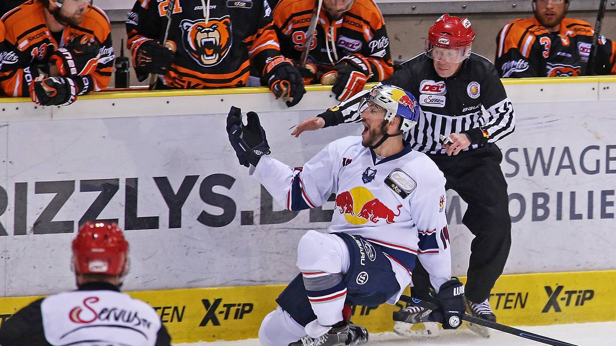 STEVE PINIZZOTTO geht für Red Bull München auf Torejagd und sammelte dort in der letzten Spielzeit die meisten Strafminuten. Der Deutsch-Kanadier gilt nicht nur als Raubein, sondern auch als Fan-Liebling - auch wegen seiner Treffsicherheit
