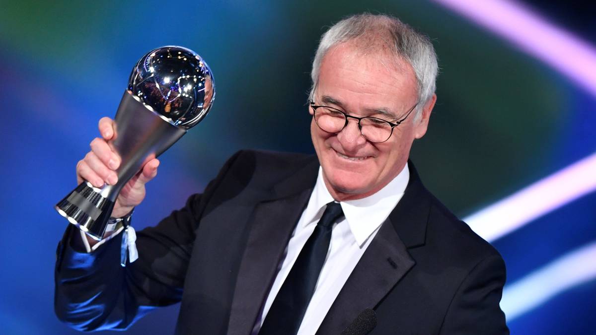 Der Macher von Englands Märchen-Meister Leicester City, Claudio Ranieri, darf sich derweil über den Preis "Welttrainer des Jahres 2016" freuen. Der Italiener sticht Champions-League-Sieger Zidane und Europameister Fernando Santos aus