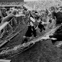 Lange musste der Hamburger SV auf seine erste Meisterschaft in der Bundesliga warten, bis der Traum 1979 in Erfüllung ging. Doch der erste Bundesliga-Triumph der Hanseaten endete in einer Tragödie - heute vor genau 44 Jahren.