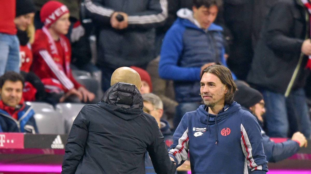 Pep Guardiola erkennt das neidlos an, gratuliert dem Mainzer Coach Roger Schmidt