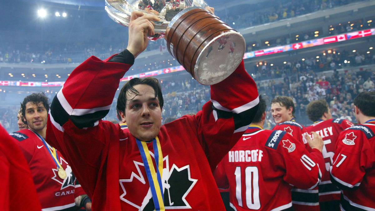 2004, KANADA: Die Schweden bekommen im Jahr darauf die Chance zur Revanche, müssen sich Danny Briere (Bild) und Co. im Finale aber erneut geschlagen geben - 3:5 heißt es dieses Mal am Ende. MVP Dany Heatley trifft auch im Endspiel und wird mit acht erzielten Treffern und drei Vorlagen Topscorer des Turniers