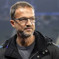 Fredi Bobic spricht über den Umbruch beim FC Bayern - und erklärt, was sich ein Klub wie der Rekordmeister nicht leisten kann. 