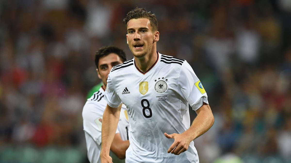 LEON GORETZKA: DER Durchstarter des Turniers. Sein Timing für Sprints aus der Tiefe in die Spitze ist beeindruckend, ebenso seine Dynamik und die Kälte beim Torabschluss "Leon Goretzka hat das Turnier bei der A-Mannschaft besonders gut getan", findet Bierhoff. So führt an dem Schalker kein Weg vorbei