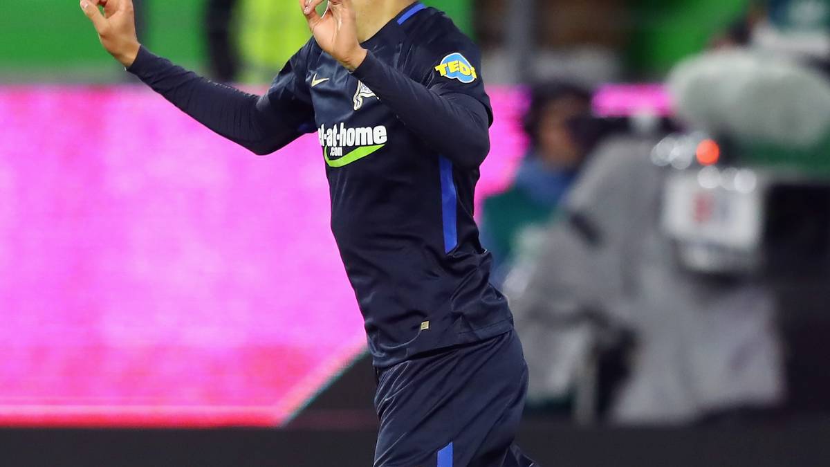 Spielverderber des Abends wird dann Herthas Davie Selke, der kurz vor Schluss seine Mannschaft zum Ausgleich schießt. Mit 3:3 endet ein irres Tor-Spektakel in Wolfsburg