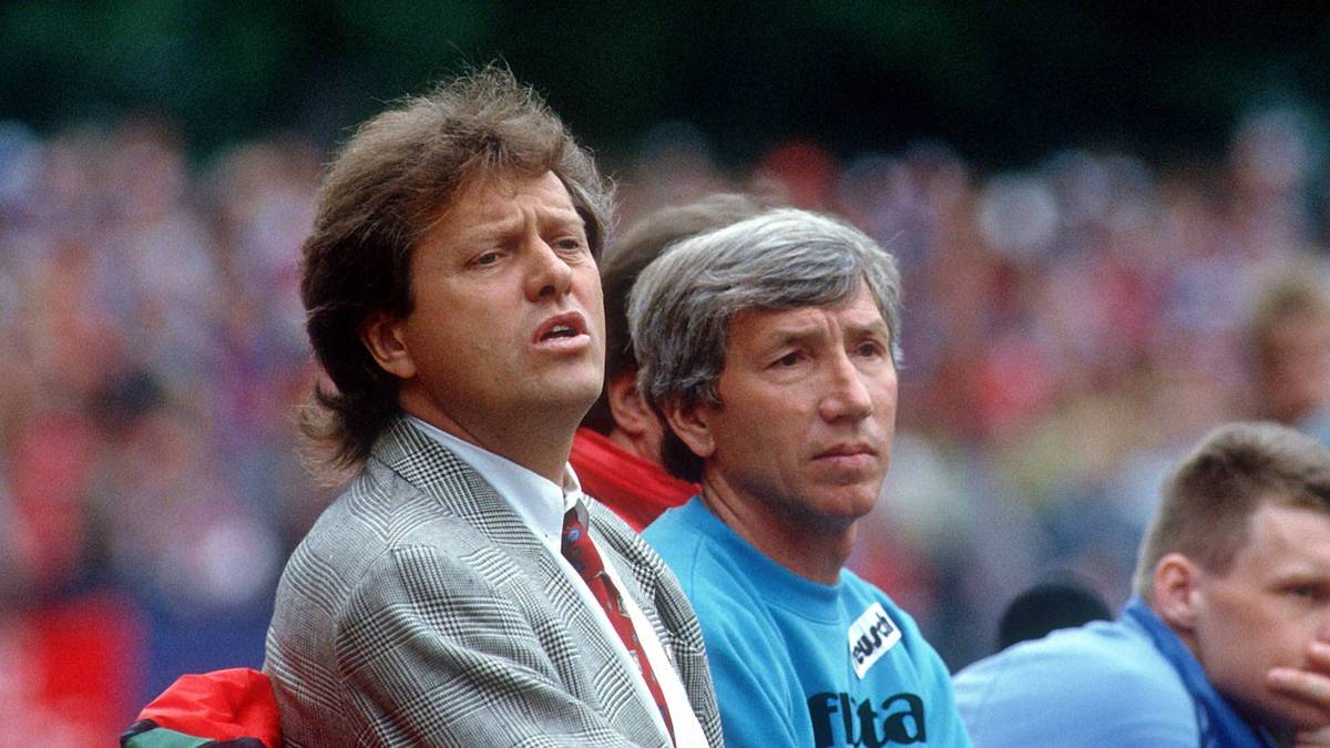 ARIE HAAN: Auf 127 Bundesliga-Spiele als Trainer kam Haan (l., mit seinem früheren Nürnberger Co-Trainer Willi Entenmann) zwischen 1987 und 1991 für den VfB Stuttgart und den 1. FC Nürnberg