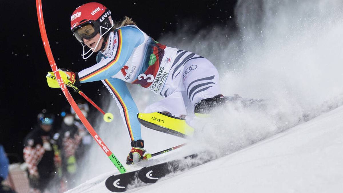 ALPINE SKIING - FIS WC Schladming SCHLADMING,AUSTRIA,11.JAN.22 - ALPINE SKIING - FIS World Cup, slalom, ladies. Image shows Lena Duerr (GER). PUBLICATIONxNOTxINxAUTxSUIxSWE GEPAxpictures xHaraldxSteiner