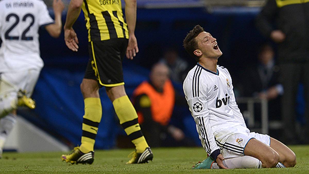 In der Saison 2012/13 wird schnell klar, dass Barcelona eine Klasse für sich ist. Real konzentriert sich voll auf den Gewinn der Champions League, die "Decima" soll unbedingt her. Im Halbfinale trifft Madrid auf das Überraschungsteam aus Dortmund und muss sich nach einem dramatischen Rückspiel geschlagen geben. Auch sonst geht Real in diesem Jahr leer aus