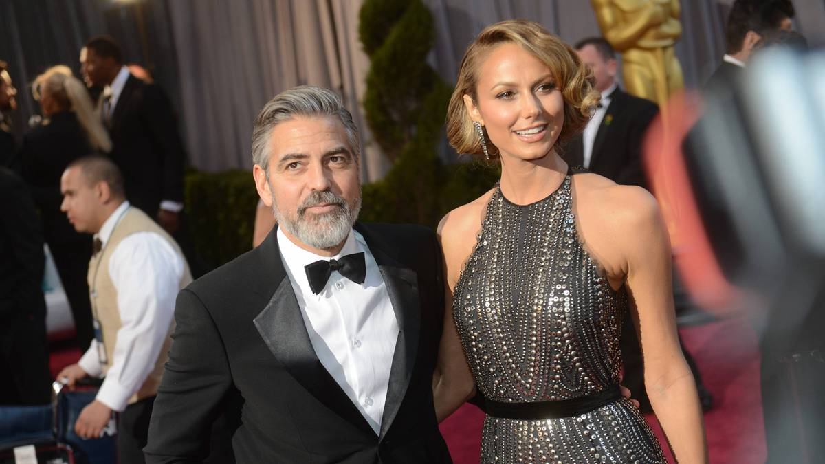 GEORGE CLOONEY/STACY KEIBLER: Auch Hollywood-Megastar George Clooney verguckte sich in eine Wrestlerin. Doch Stacy Keibler trennte sich 2013 nach kurzer Beziehung wegen unterschiedlicher Lebensauffassungen