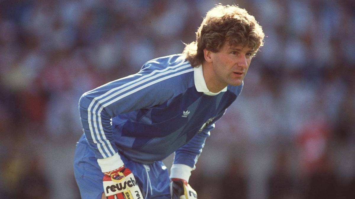 EIKE IMMEL: Für die deutsche Nationalmannschaft stand Immel 1988 im Tor, mit dem VfB Stuttgart wurde er 1992 Deutscher Meister. Doch nach der Fußball-Karriere ging es bergab