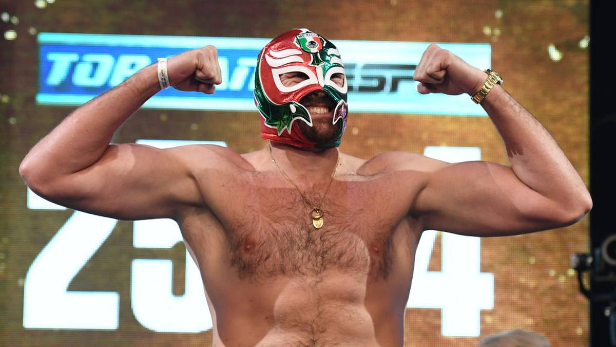 Tyson Fury ließ sich mit einer mexikanischen Wrestler-Maske wiegen