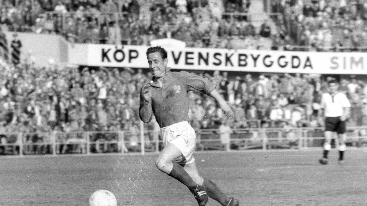 "Was über dieses Spiel und die Vorkommnisse rundherum erzählt wird, ist aus meiner Sicht übertrieben", wird allerdings später der 54er-Weltmeister Horst Eckel sagen. Juskowiak kann diese Meinung niemals teilen. "Es war der schwärzeste Tag in meinem Leben. Das Foul hat mich ewig verfolgt", sagt der Düsseldorfer Jahre danach über seine Tätlichkeit gegen Kurt Hamrin. Sein Platzverweis in der 59. Minute ist für die DFB-Elf "der Anfang vom Ende" (Uwe Seeler)