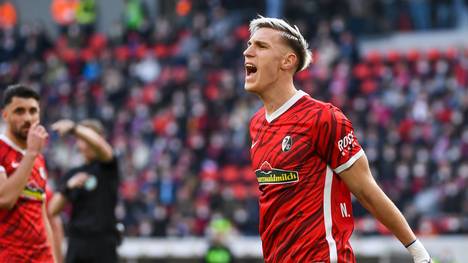 Nico Schlotterbeck hat sich durch seine konstant starken Leistungen auf sich aufmerksam gemacht. Wenn es nach Markus Babbel geht, muss sich der FC Bayern mit ihm beschäftigen.