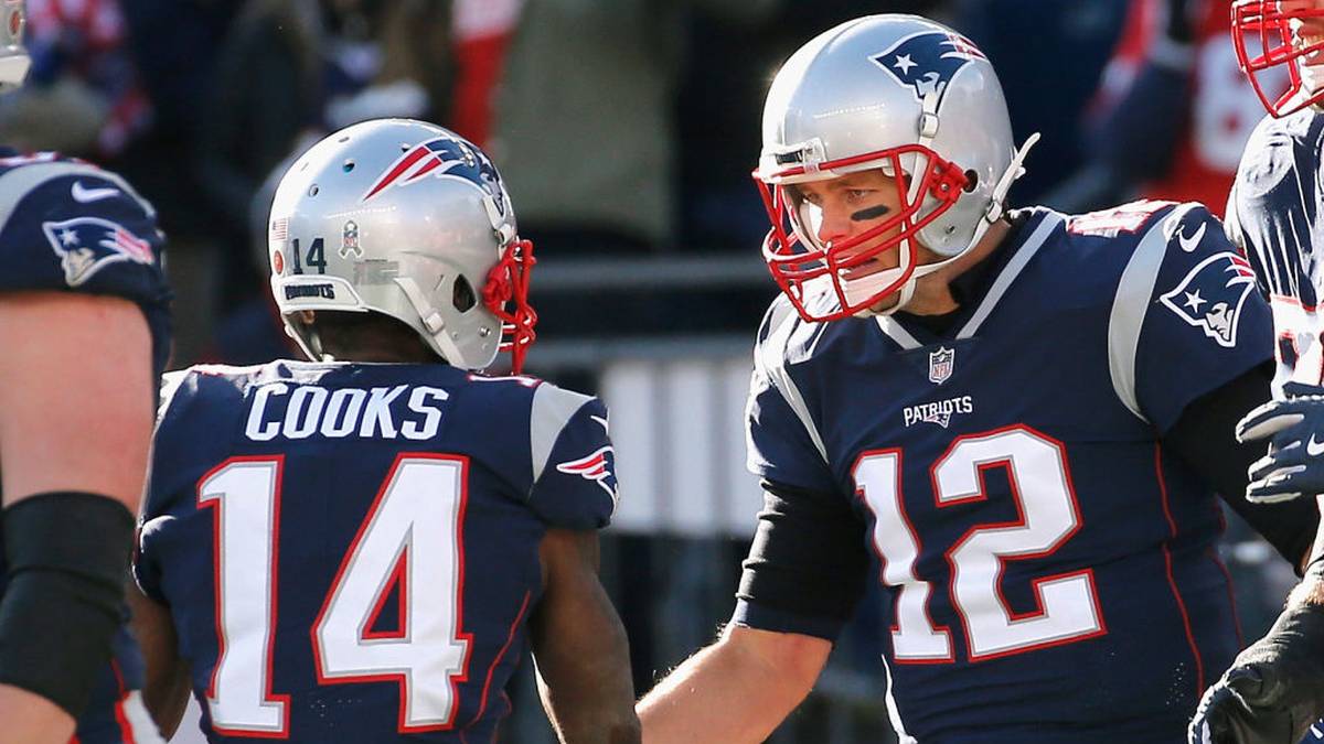 Dazu kennt Brady Top-Receiver Brandin Cooks aus einer gemeinsamen Patriots-Saison, zusammen erreichten die beiden 2018 den Super Bowl. Dagegen sprechen würde erneut die große Distanz vom Wohnort an der Ostküste und der Arbeit im Westen. Außerdem müssten viele Eventualitäten zusammenkommen - daher ein reines Gedankenspiel, das aber seinen Reiz hat
